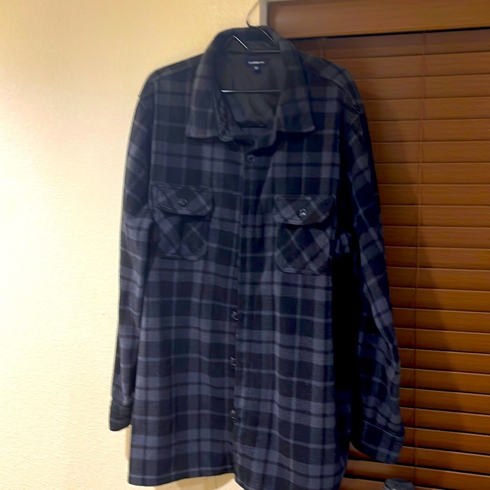 This is a “Croft & Barrow” 2XL shirt jacket is color black and blue.